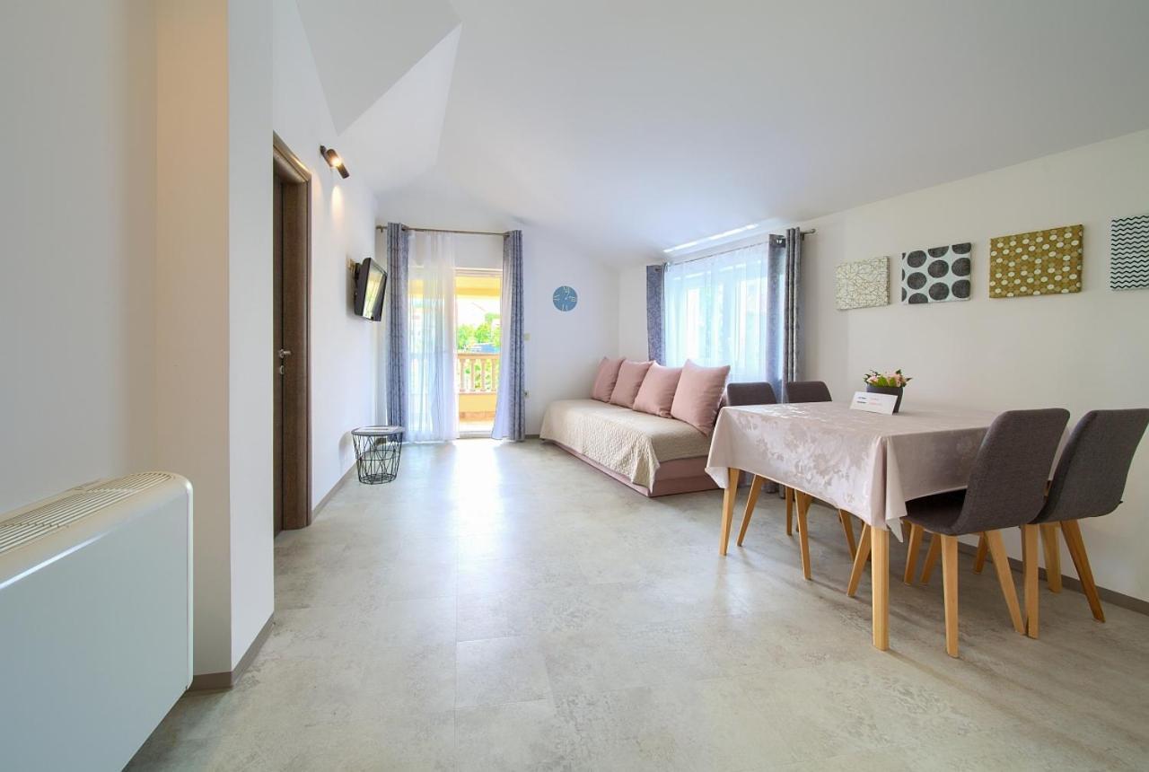 Apartmani Dal Malinska Exterior photo