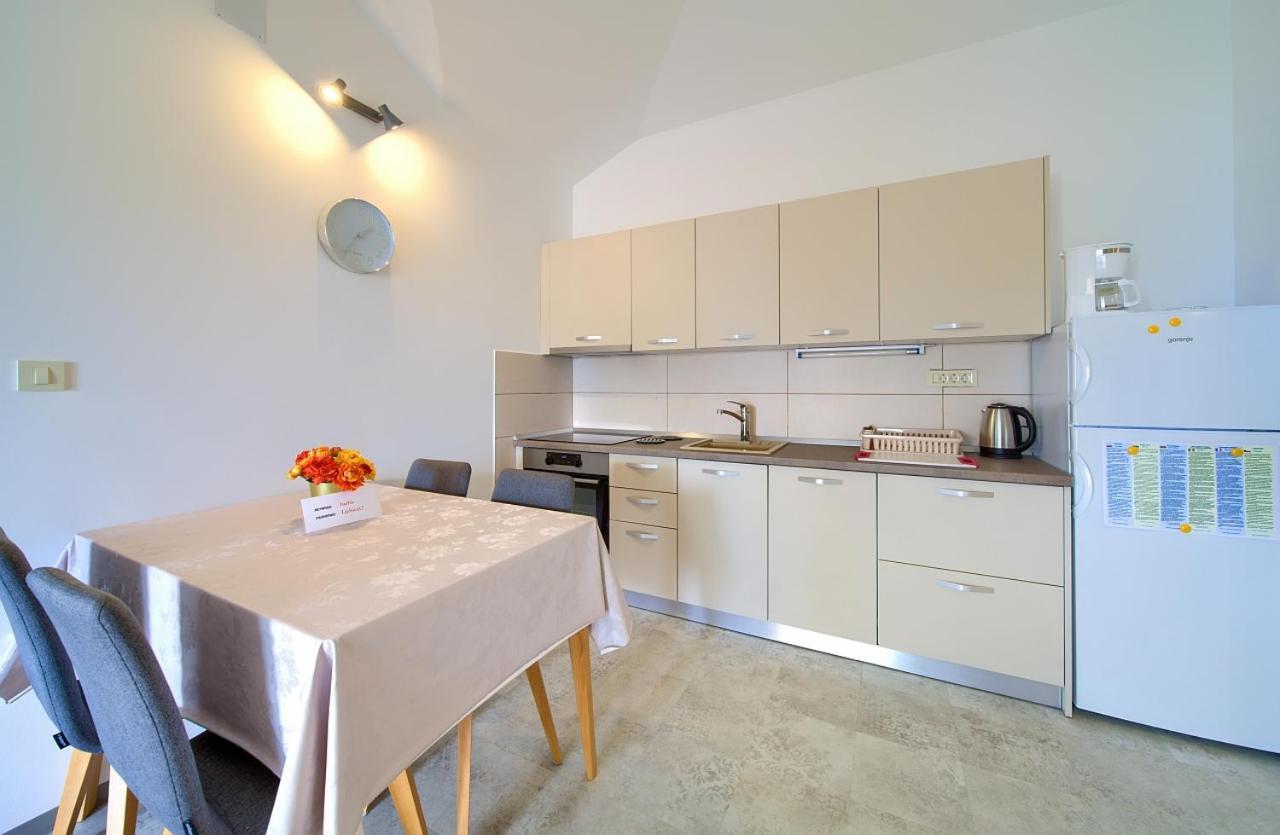 Apartmani Dal Malinska Exterior photo