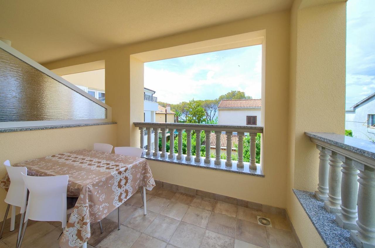 Apartmani Dal Malinska Exterior photo