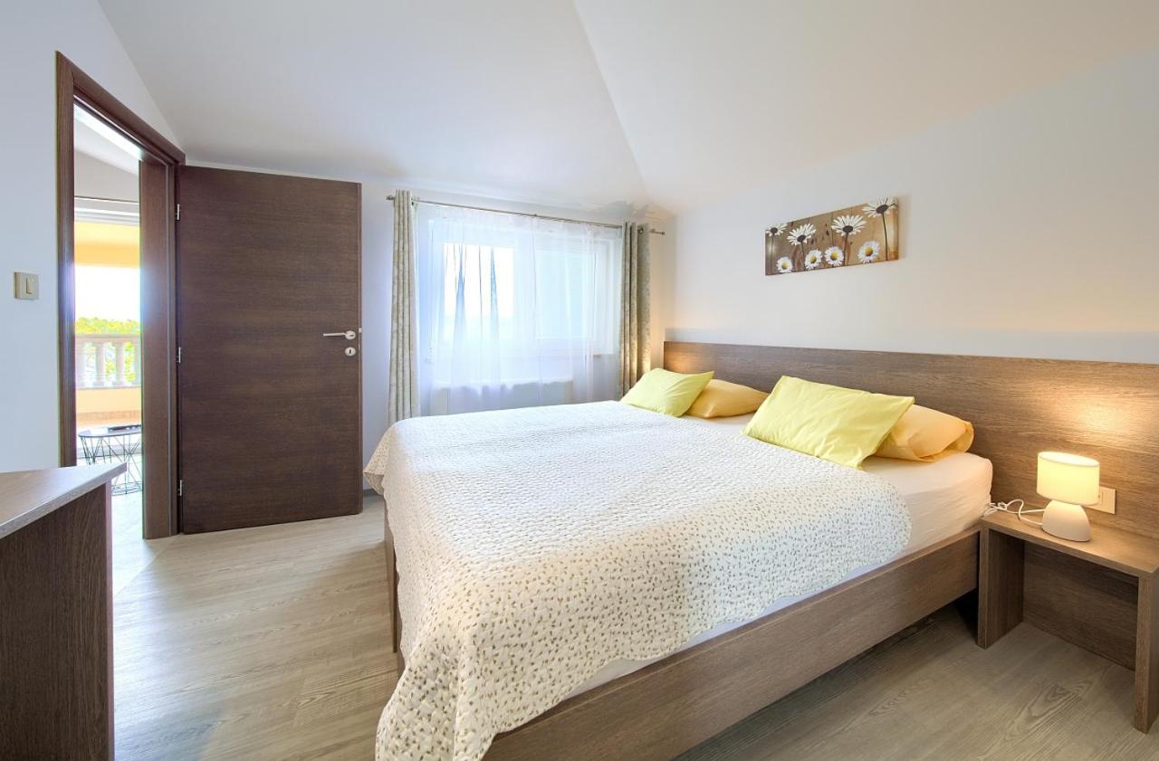 Apartmani Dal Malinska Exterior photo